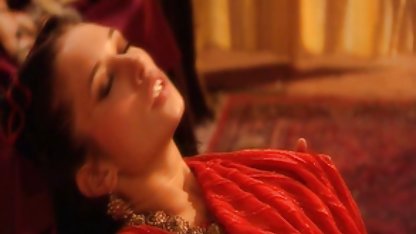 تماشای پورنو a دانلود رایگان فیلم سک زن حشری در بر داشت یک ترانس با دختر در تخت خواب و تصمیم
